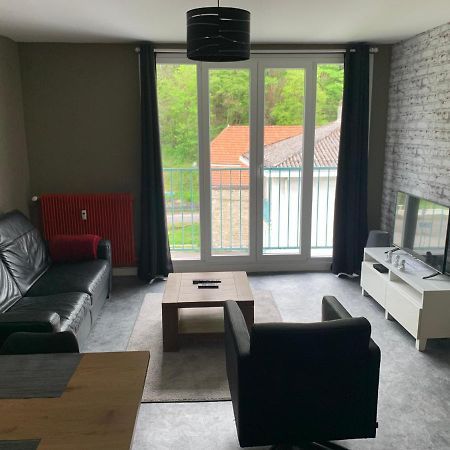 Appartement Tout Confort Dans Une Residence Calme Givet Exterior foto