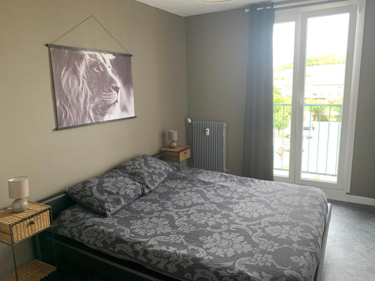 Appartement Tout Confort Dans Une Residence Calme Givet Exterior foto